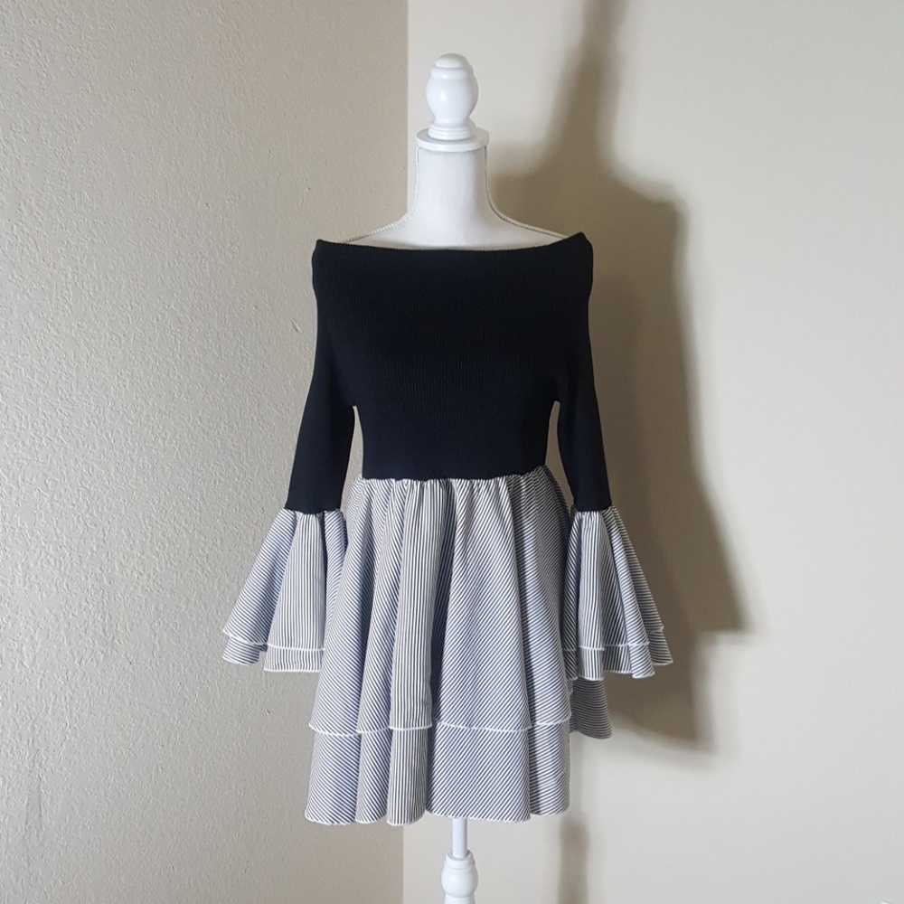 Gracia black and white bell sleeve blouse